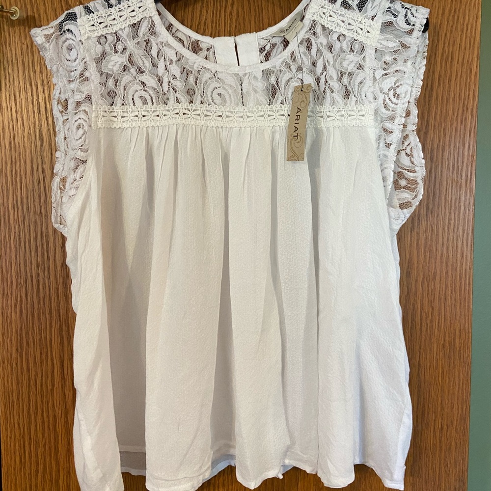 Women’s ariat white flowy top with lace detail